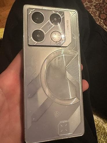 Smartfon – oyun yönümlü futuristik dizayn Xüsusiyyətlər: - Korpus