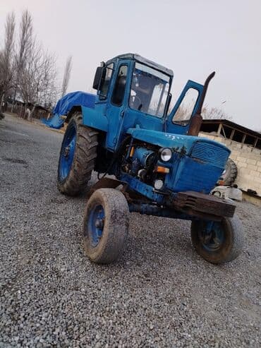 maz yuk masini: Mavi rəngli tək kabinəli təkərli kənd təsərrüfatı traktoru - Güclü — 1