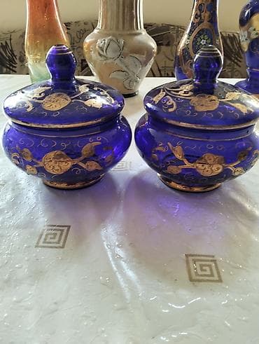 Məhsul: Kobalt-mavi şüşədən iki ədəd qapaqlı dekorativ qab dəsti
