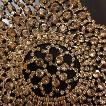 xarı bülbül sancağı: Taclar. 5-10₼ — 18