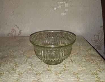 tort qabları: Rusiyanın 1980-cı illər Urşel zavodunun istehsalı olan vazalar. 4 — 4