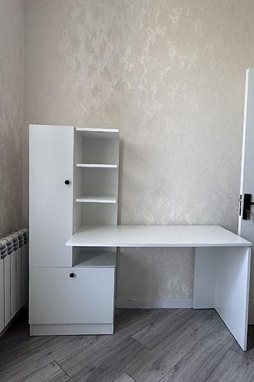 Ağ rəngdə çoxfunksiyalı iş stolu hem de dolab 250 azne yığılıb 150 at lalafo.az Ağ rəngdə çoxfunksiyalı iş stolu hem de dolab 250 azne yığılıb 150