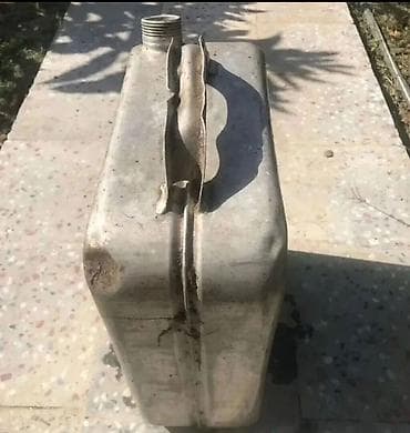 20 litrlik metal bidon - Tutum: 20 L (gövdədə işarələnib) - Material — 3