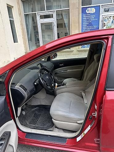 mersedes e 240: Toyota Prius Qalmaq serti ile gundeliye verilir Depozit 1200 manat — 6