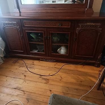 Klassik üslubda bufet-vitrin və iri güzgülü konsol - Material: tünd