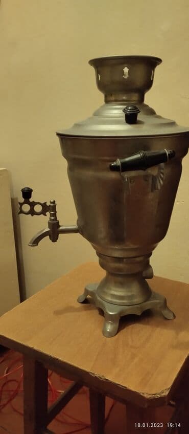 Баки: Toknan isleyen,70 ci illerin samovaridi, 100azn — 6