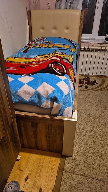 taxt döşəyi: Oğlan və qız üçün, İşlənmiş, Çarpayı, Bazasız, Matras ilə, Siyirməsiz — 2