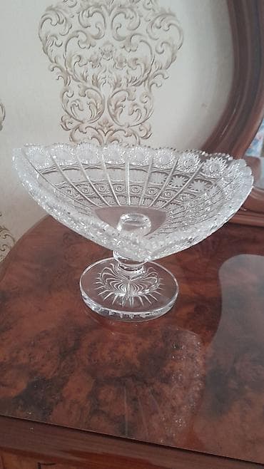 qedimi xrustal: Kristal ayaqlı meyvə qabı - Material: şəffaf kəsimli kristal şüşə - — 1