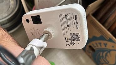 mi adapter: Hikvision şəbəkə kamerası Model: DS-2CD2412F-I (cube tip) Açar — 2