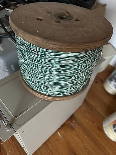 Yaşıl-ağ rəngli bükülmüş tel bobini Məhsul təsviri: - Böyük ölçülü