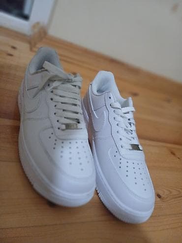 Məhsul: Ağ rəngli idman ayaqqabısı (klassik “low” model) Təsvir: -