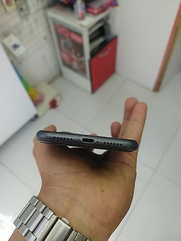 iphone 100: IPhone 11, 64 GB, Qara, Barmaq izi — 4