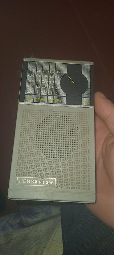 radiolar: NEЙВА RP-305 portativ radiopriyomnik Ereb olkeler - İstehsal: SSRİ — 2