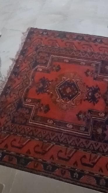 kohnə xalca: Qədimi üslubda əl toxuması xalça - Klassik Qafqaz motivləri: mərkəzdə — 2