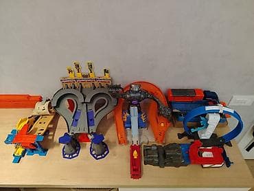 Hot Wheels trek qurğuları və tematik setlər toplusu - Bir neçə böyük lalafo.az -da Hot Wheels trek qurğuları və tematik setlər toplusu - Bir neçə böyük