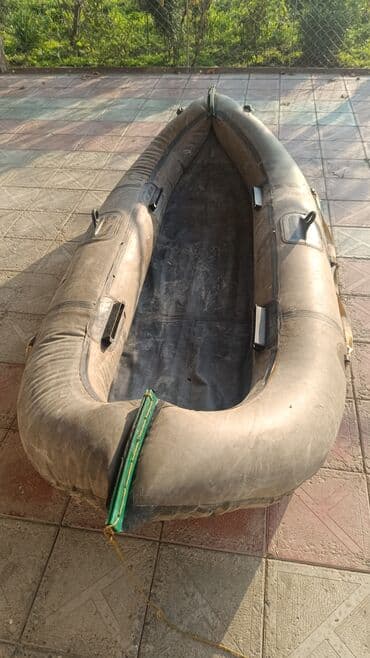 Şişmə qayıq – 2–3 nəfərlik, hərbi-yaşıl rəngdə - Material: qalın