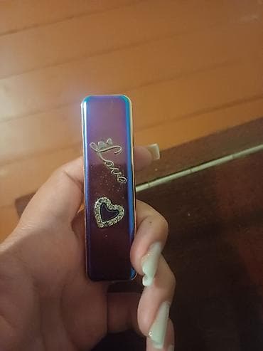 vuse go: USB şarjlı elektrikli alışqan - Zərif dizayn: Ön hissədə “Love” — 2