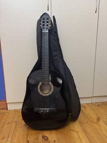 Barabanlar: Klassik gitara troy gitara çox az işlənilib yeni simlər taxılıb qırıq — 1
