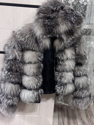 Qadın ayaqqabıları: S m razmer şuba cernoburka. 900 azn e alinib 1 defe restarana geyilib — 4