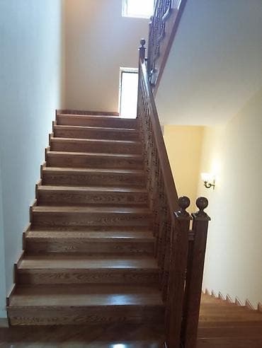 Divar kağızları, oboy: Taxta pilləkən – klassik dizayn - Material: tam ağac (görünüşdə palıd — 1