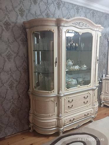 klass mebel instagram: Klassik üslubda qonaq otağı üçün vitrin və konsol-güzgü dəsti - Rəng — 4