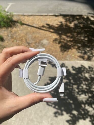 qatlanan telefonlar: •Iphone adapter Kabel •Type-c kabel 16pro qutusundan cixan -35azn — 3