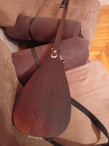 gitara mahnilari turk: Saz (bağlama) – uzun qol, qoz rəngli ağac korpus və ön taxta üstlük — 1