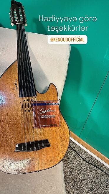 elektro gitarlar: Godin Ud Türkiyədə yığılıb. İstifadə olunan ağaclar: Maun, Ladin və — 3