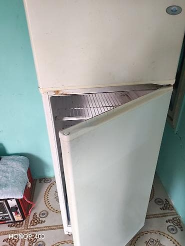 Soyuducular: İki kameralı soyuducu - Üst hissədə dondurucu bölmə, alt hissədə — 2