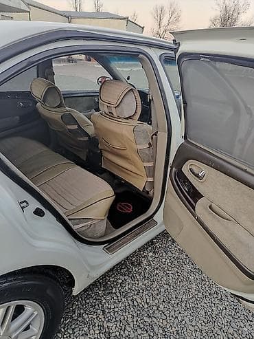 maş: Nissan Sunny sedan - Kuzov: ağ rəng, 4 qapı, yüngül lehimli disklər - — 4