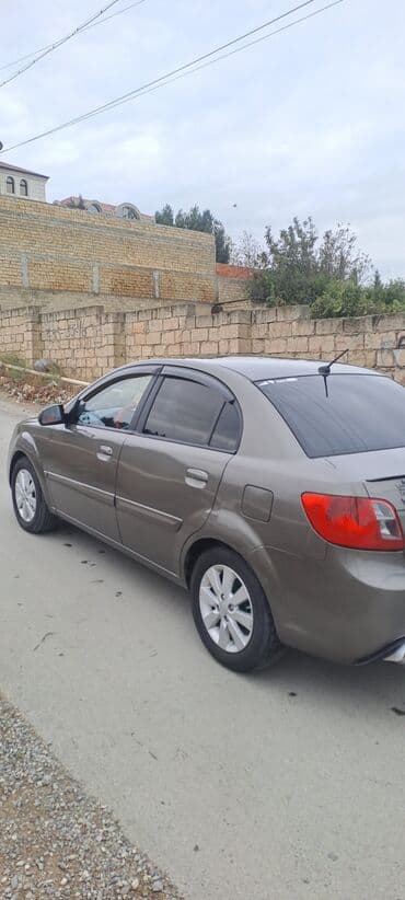 подержанные авто: Kia Rio: 1.4 л | 2011 г. Седан — 8