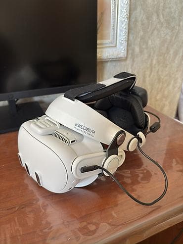 1. Meta Quest 3 512Gb (Cihaz təxminən bir ay istifadə olunub). 2