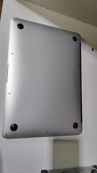 400 manatliq telefonlar: Macbook air A1466 (2017) Core i5 (5ci nesil) 8 ram 256GB ssd - — 2