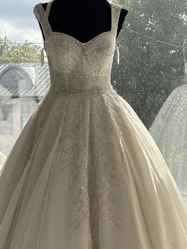 nisan ucun paltarlar: Gəlinlik kolleksiyası – zərif bal zalı silueti - Klassik A-line və — 2