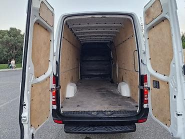 man sat: Mercedes-Benz Sprinter: 2.2 l | 2007 il Van body type — 9