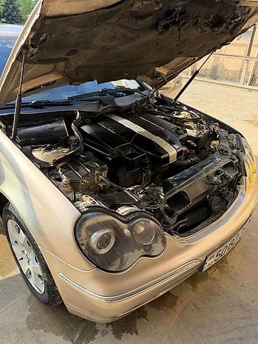 mersed: Mercedes-Benz C-Class sedan (W203) - Kuzov: 4 qapılı sedan — 2