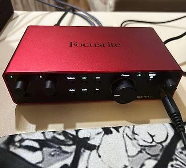 Yeni 4-cü nəsil "Focusrite Scarlett" səs kartı. Qeyd: Mən mağaza