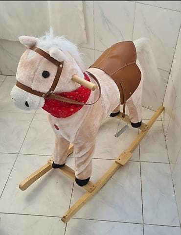 Oyuncaqlar: Taxta yelləncək at oyuncağı - Yumşaq plüş materialdan hazırlanmış at — 1