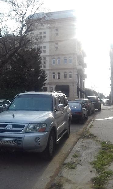 Гаражи: • bi̇znessmenləri̇n və potensi̇al müştəri̇ləri̇n nəzəri̇nə • şəhərin — 2