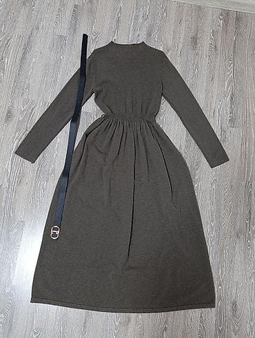 Baş geyimləri: Tezedir geyinilmeyib. 1) Sadə və zərif trikotaj paltar - Rəng: tünd — 1