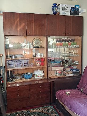 parça şkaf: Vitrinli bufet/divan otağı şkafı - Material: tünd qəhvəyi ağac — 3