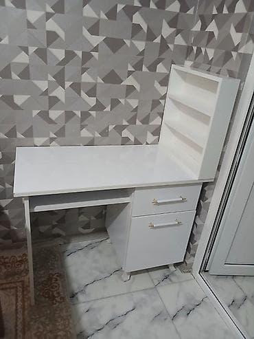 masalar: Düz masa, Stulsuz, Polkalı, Siyirməli, Sadə laminat — 4