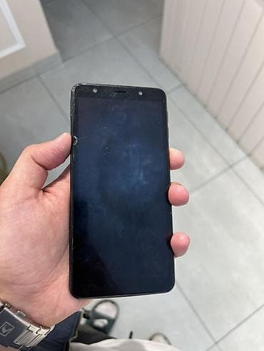 400 manatliq telefonlar: Samsung Galaxy A7 2018, rəng - Qara, Qırıq — 2