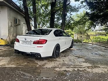 lexus is 250: BMW 5 series: 3 l | 2012 il Sedan — 2