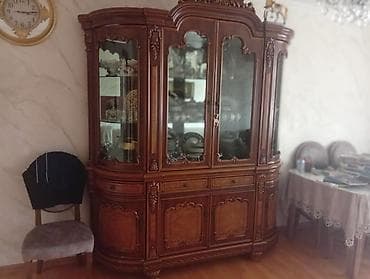 balaca skaf: Qonaq otağı üçün klassik üslubda böyük servant/vitrin. Tünd qəhvəyi — 1