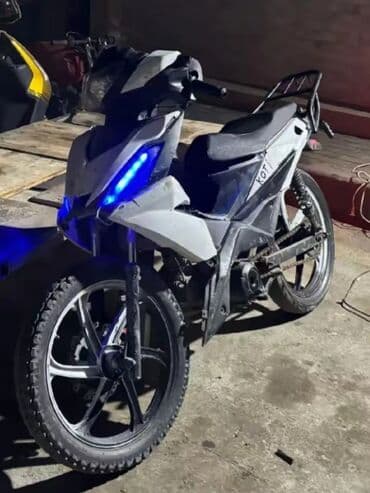 Qaşıqlar: Sport stilində şəhər motosikleti - Rəng: ağ-qara, aqressiv dizaynlı — 2