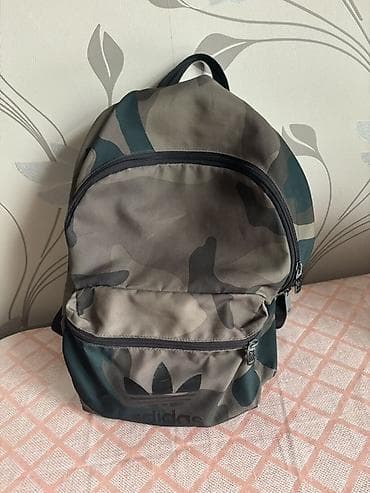 Adidas Camo( hərbi stilində) bel cantasi.2 defe istifade