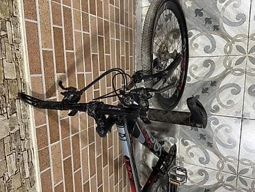 velo mtb: SAFT markalı dağ velosipedi. Qara rəngli çərçivə üzərində boz və — 5