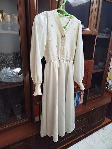 gundelik don: Krem rəngli zərif paltar - Model: uzun, A-kəsim, beldən yığma - Rəng — 1