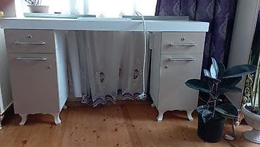 Makiyaj üçün masa, Güzgüsüz